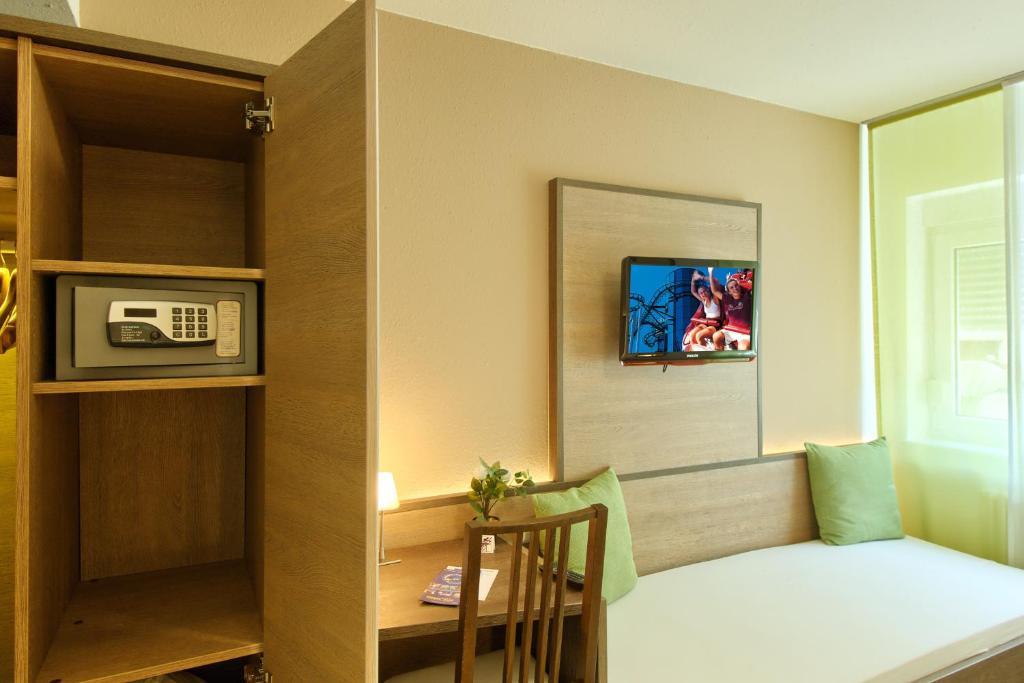 Hotel Mythos Rust Rum bild